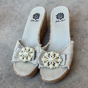 yellowbox Maryland pearl wedges! 6.5